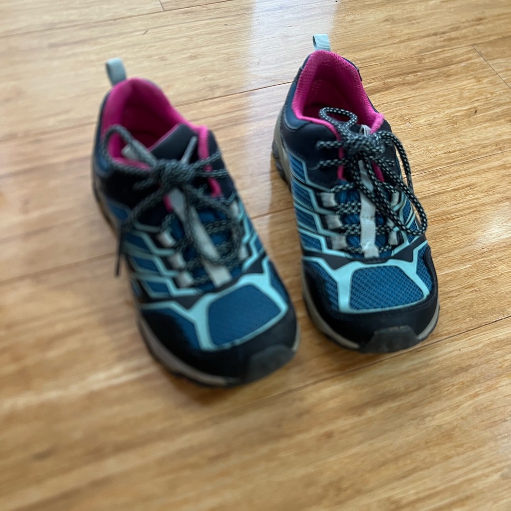 Merrell girls hiking shoes
